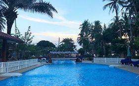 บ้านกรูดรีสอร์ท